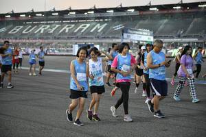 BIB: 525, 50628
                            <button type="button" onclick="openModal(10465550)" class="btn btn-primary btn-sm float-right btn-popup" data-toggle="modal" data-target=".modal-high-quality">
                        <i class="fas fa-shopping-cart"></i> Add to Cart
                    </button>
                                            <button type="button" onclick="isThisMe(10465550, true)" class="btn btn-success btn-sm float-right btn-popup btn-isme hidden" data-toggle="tooltip" data-placement="bottom" title="นี่คือรูปของคุณใช่ไหม คลิกที่นี่เพื่อเอาเข้าอัลบั้ม">
                        <i class="fas fa-plus"></i> Add to album
                    </button>
                    <button type="button" onclick="isThisMe(10465550, false)" class="btn btn-warning btn-sm float-right btn-popup btn-isnotme hidden">
                        <i class="fas fa-ban"></i> Remove from album
                    </button>